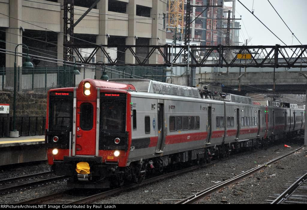 Inbound MUs roll through the station